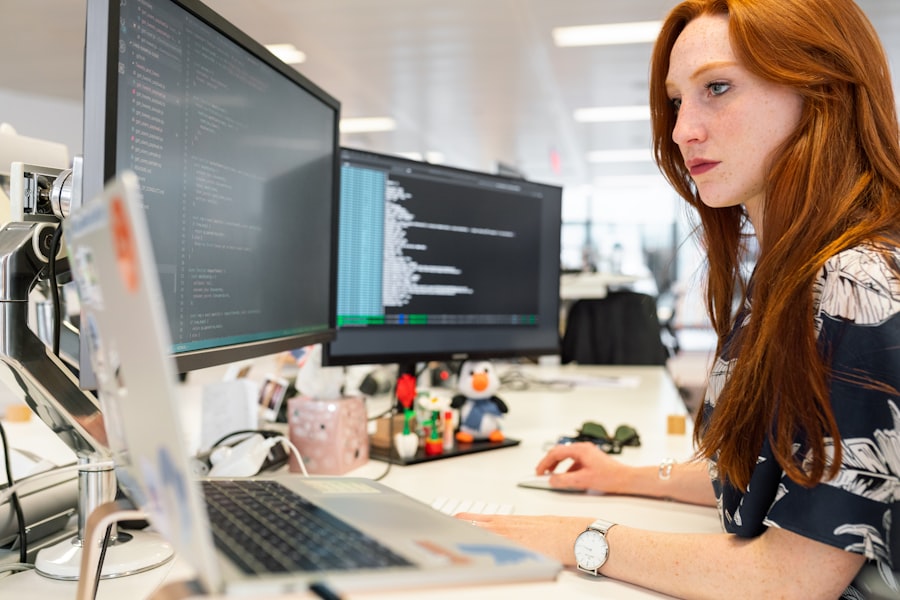 Photo Girl coding